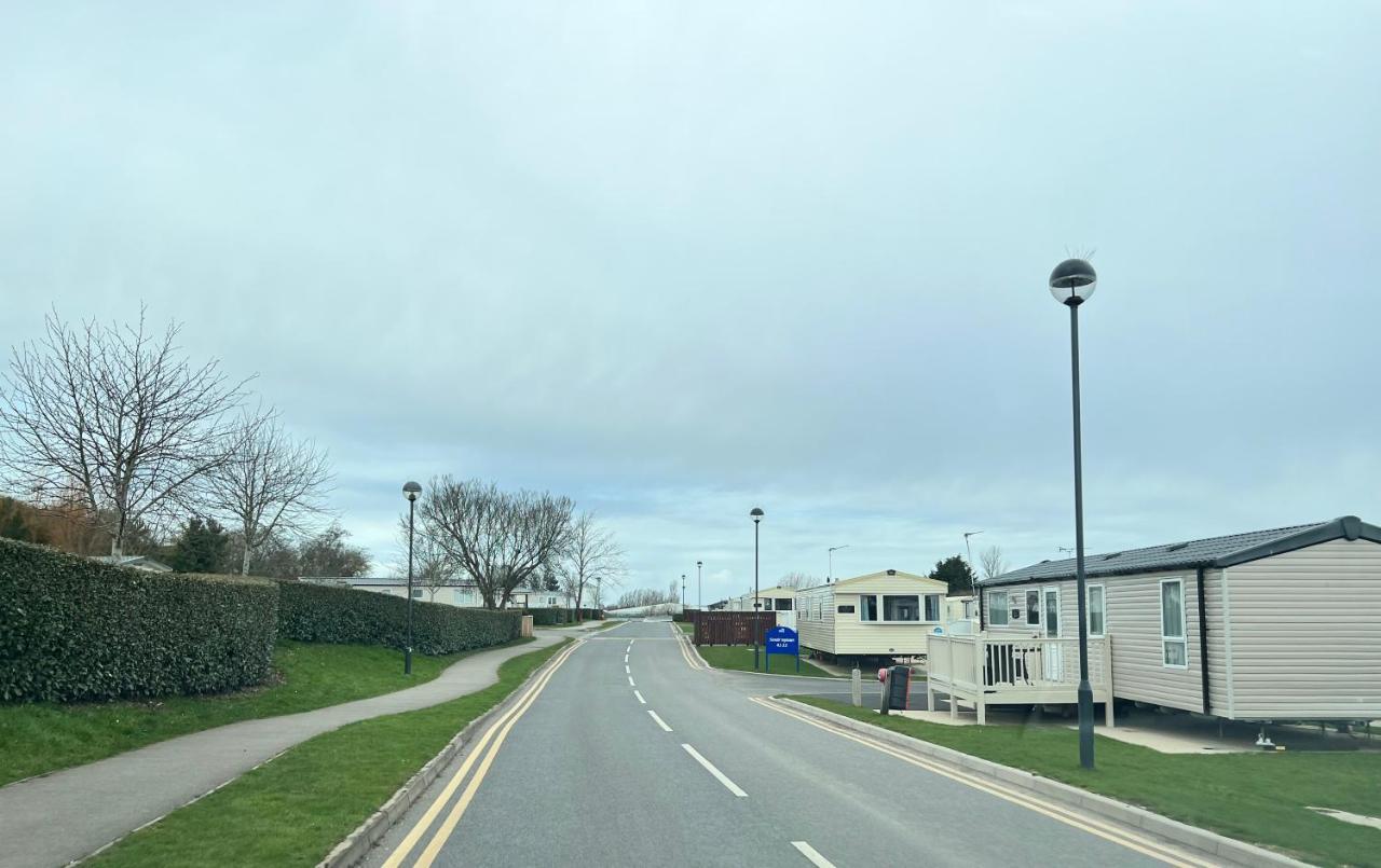 Caravan In Marton Mere Holiday Park Blackpool Exterior photo